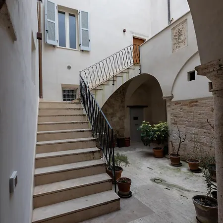Casa Piccolomini * Ascoli Piceno